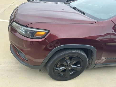 Used 2019 Jeep Cherokee Latitude Plus image 2