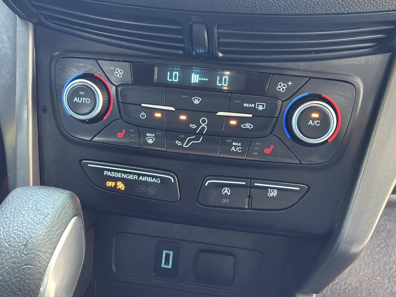 Used 2018 Ford Escape SE w/ SE Sync 3 Package FWD image 36