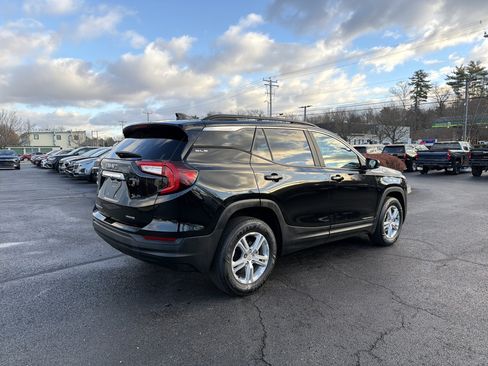 Used 2022 GMC Terrain SLE w/ Driver Convenience Package image 5