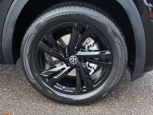 New 2026 Volkswagen Atlas Cross Sport SEL R-Line image 9