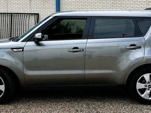 Used 2017 Kia Soul FWD image 3