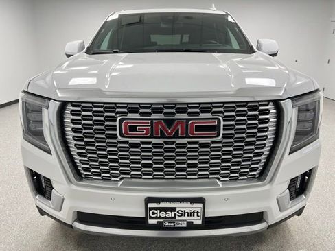 Used 2023 GMC Yukon Denali AWD/4WD image 3