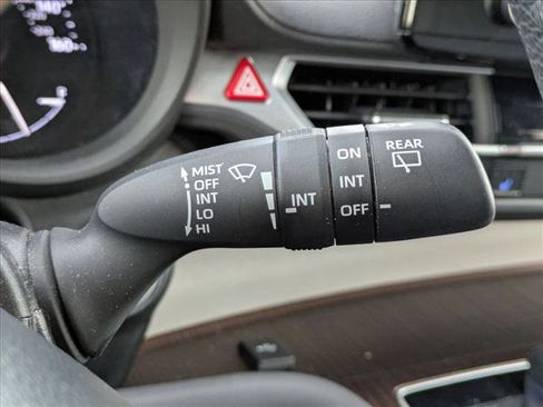 Used 2024 Toyota Sienna XLE FWD image 8