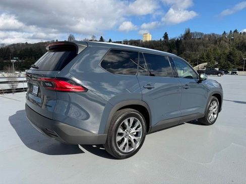 Used 2024 Toyota Grand Highlander Limited image 6