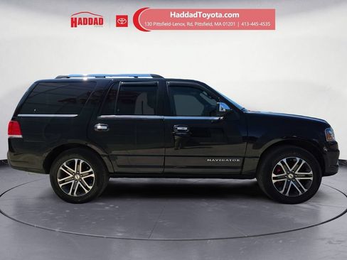 Used 2017 Lincoln Navigator Reserve AWD/4WD image 7