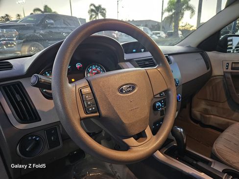 Used 2010 Ford Focus SE image 20