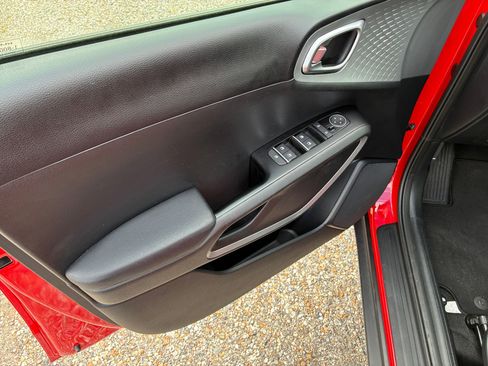 Used 2025 Kia Soul LX w/ LX Technology Package image 15