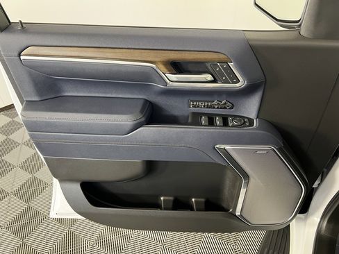 Used 2025 Chevrolet Silverado 1500 High Country w/ Technology Package image 15