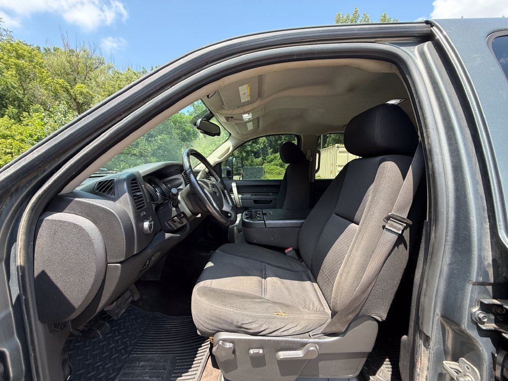 Used 2011 Chevrolet Silverado 2500 LT w/ Interior Plus Package AWD/4WD image 13