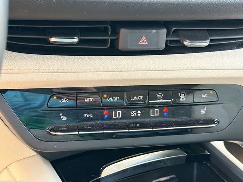 Used 2023 Buick Envision Preferred FWD image 16