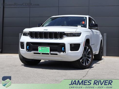 Used 2022 Jeep Grand Cherokee Overland w/ Luxury Tech Group IV AWD/4WD image 1