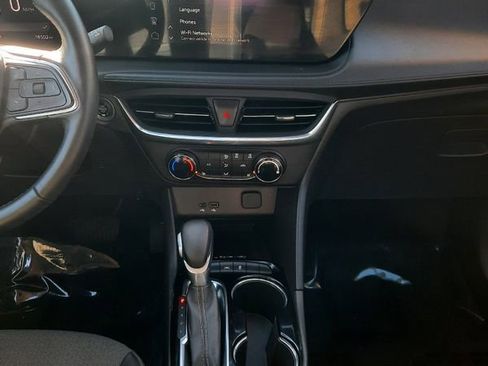 Used 2024 Buick Encore GX Preferred w/ Comfort Package FWD image 12