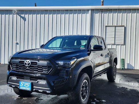 Used 2025 Toyota Tacoma TRD Off-Road image 1