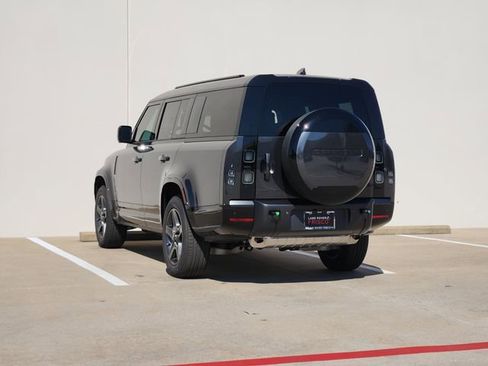 Used 2026 Land Rover Defender 130 X-Dynamic SE image 5