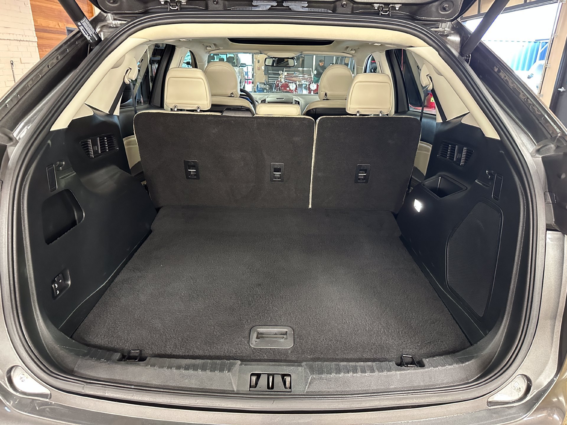 Used 2019 Ford Edge Titanium w/ Equipment Group 301A AWD/4WD image 16
