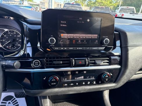 Used 2022 Nissan Pathfinder SV w/ SV Black Package FWD image 20