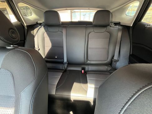 Used 2025 Chevrolet Trax LT image 32