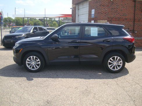 Used 2021 Chevrolet TrailBlazer LS AWD/4WD image 2