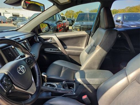 Used 2017 Toyota RAV4 SE image 11
