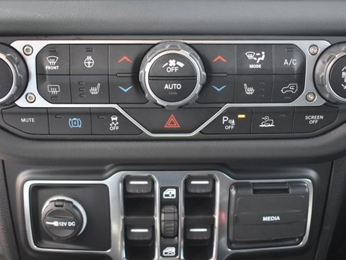 Used 2024 Jeep Wrangler High Altitude AWD/4WD image 27