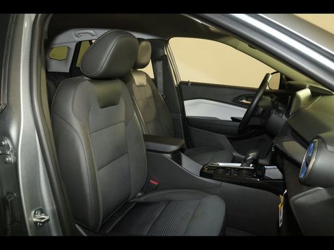 Used 2024 Chevrolet Trax LT w/ Driver Confidence Package FWD image 27