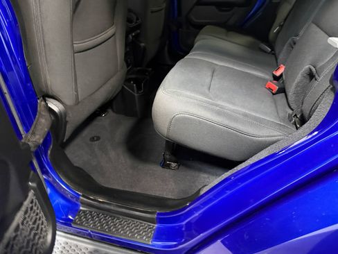 Used 2018 Jeep Wrangler Unlimited Sahara AWD/4WD image 47