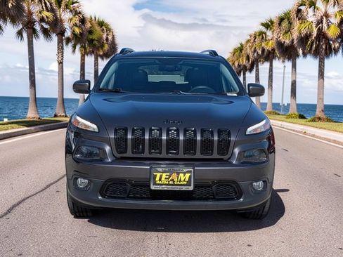 Used 2016 Jeep Cherokee High Altitude w/ Luxury Group FWD image 3