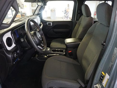 Used 2024 Jeep Wrangler Unlimited AWD/4WD image 17