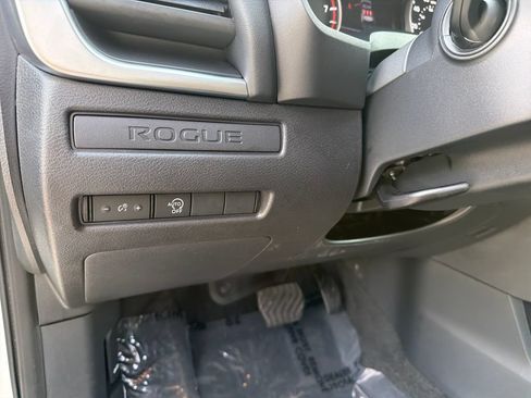 Used 2024 Nissan Rogue S AWD/4WD image 17