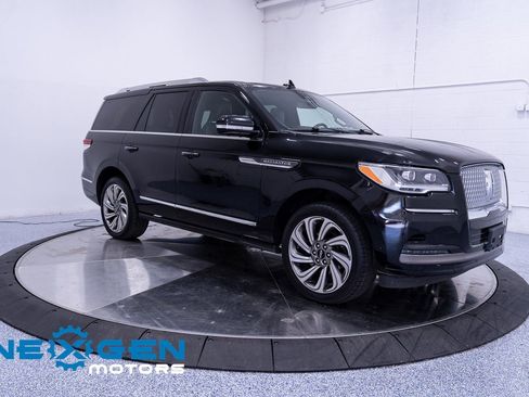 Used 2022 Lincoln Navigator Reserve AWD/4WD image 2