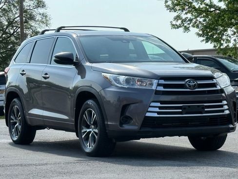 Used 2018 Toyota Highlander LE image 8