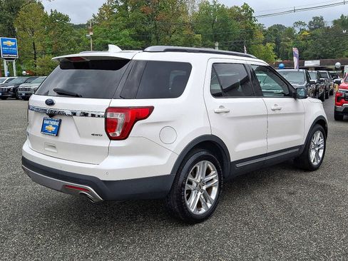 Used 2017 Ford Explorer XLT w/ Equipment Group 202A image 6