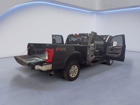 Used 2017 Ford F250 XLT w/ FX4 Off-Road Package image 13