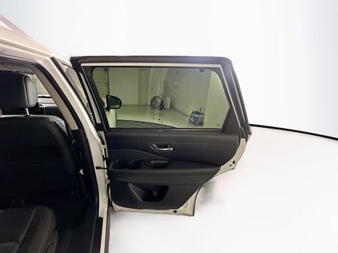 Used 2023 Nissan Pathfinder SL w/ Black Appearance Package AWD/4WD image 32