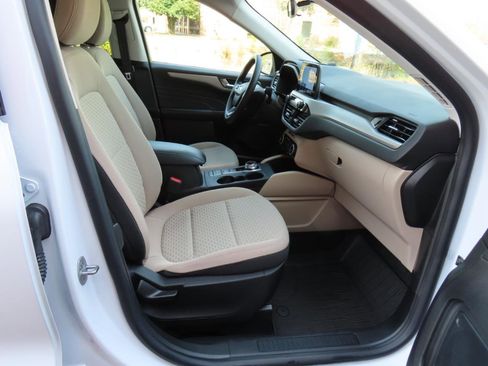 Used 2021 Ford Escape SE image 22