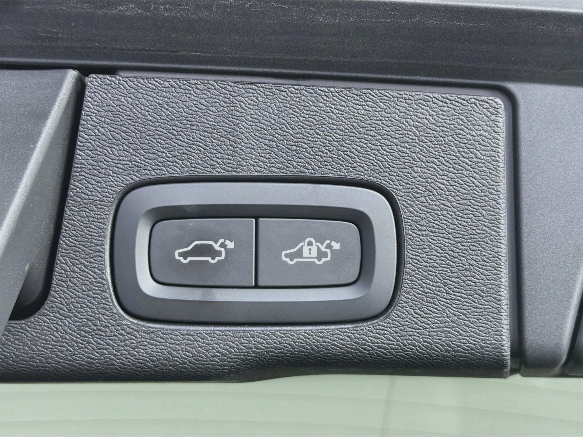 Used 2025 Volvo XC60 B5 Core AWD/4WD image 32
