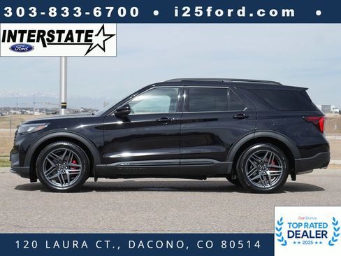 Used 2025 Ford Explorer ST image 2