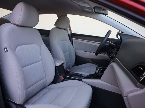 Used 2017 Hyundai Elantra SE FWD image 26