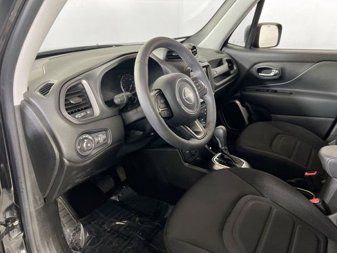 Used 2022 Jeep Renegade Latitude image 9