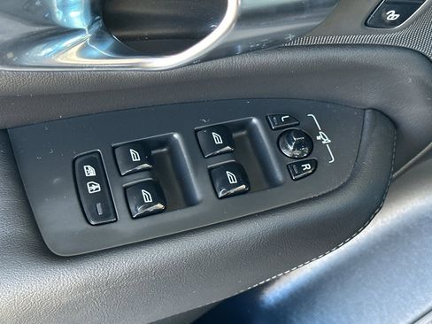 Certified 2025 Volvo XC90 B6 Plus image 12
