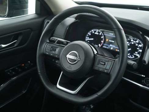 Used 2023 Nissan Pathfinder SL image 14