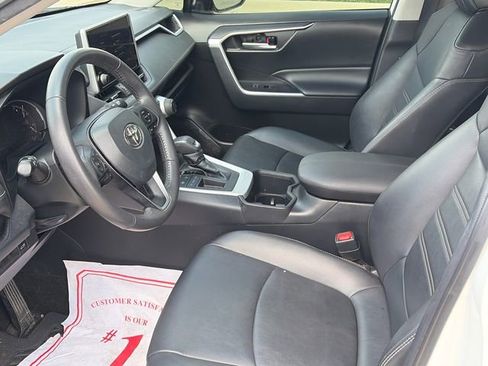 Used 2023 Toyota RAV4 XLE Premium image 17