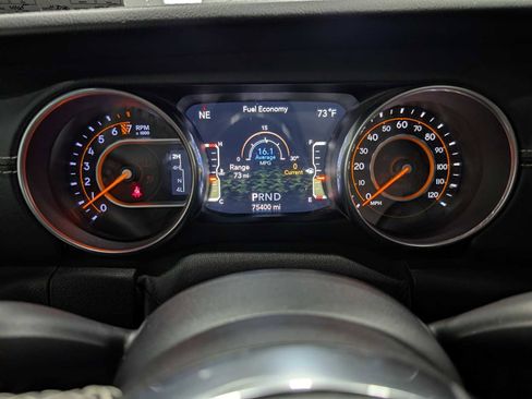 Used 2018 Jeep Wrangler Unlimited Sahara AWD/4WD image 19
