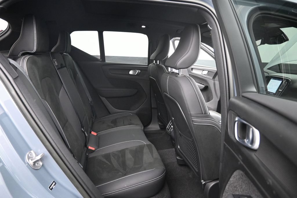Certified 2023 Volvo XC40 B5 Plus w/ Climate Package AWD/4WD image 17