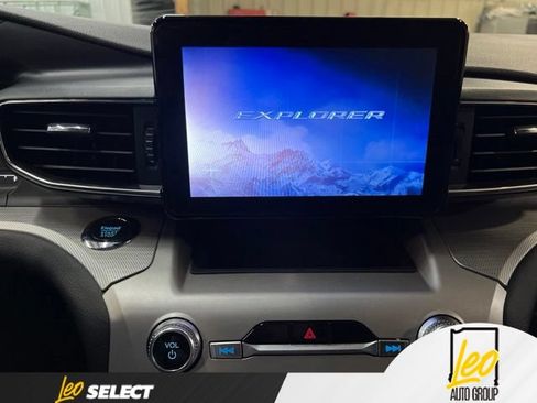 Used 2023 Ford Explorer XLT w/ Equipment Group 202A AWD/4WD image 15