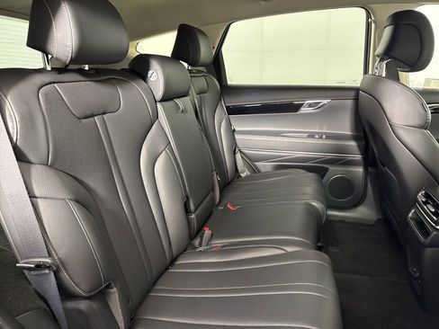 Used 2025 Genesis GV80 2.5T Standard AWD/4WD image 16