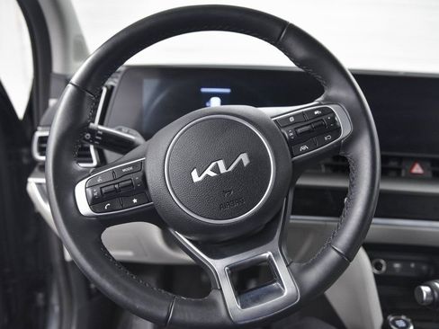 Used 2025 Kia Sportage EX image 19