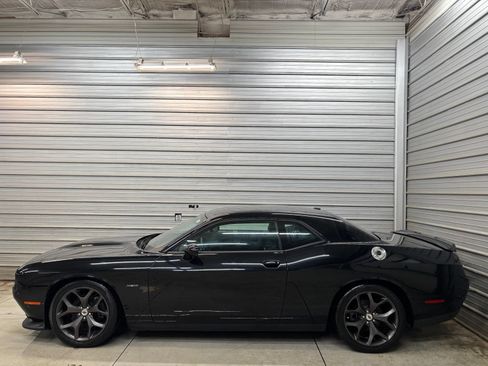 Used 2019 Dodge Challenger R/T RWD image 8