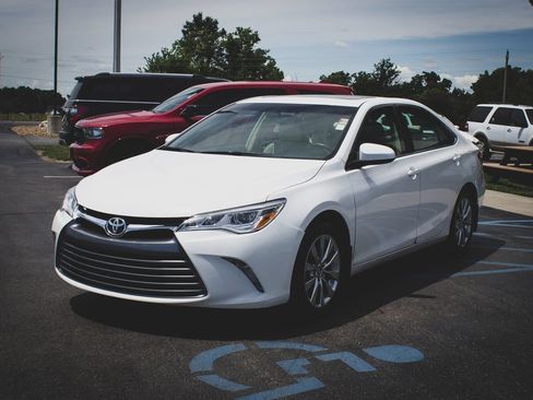 Used 2015 Toyota Camry XLE FWD image 21