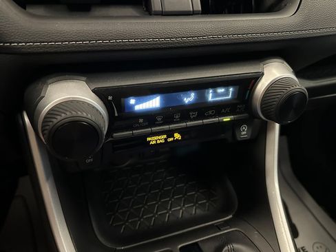 Used 2019 Toyota RAV4 LE w/ All Weather Liner Package AWD/4WD image 15